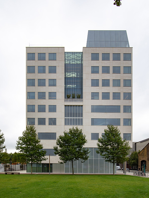 Shadbolt_Aga_khan_Centre_Exterior