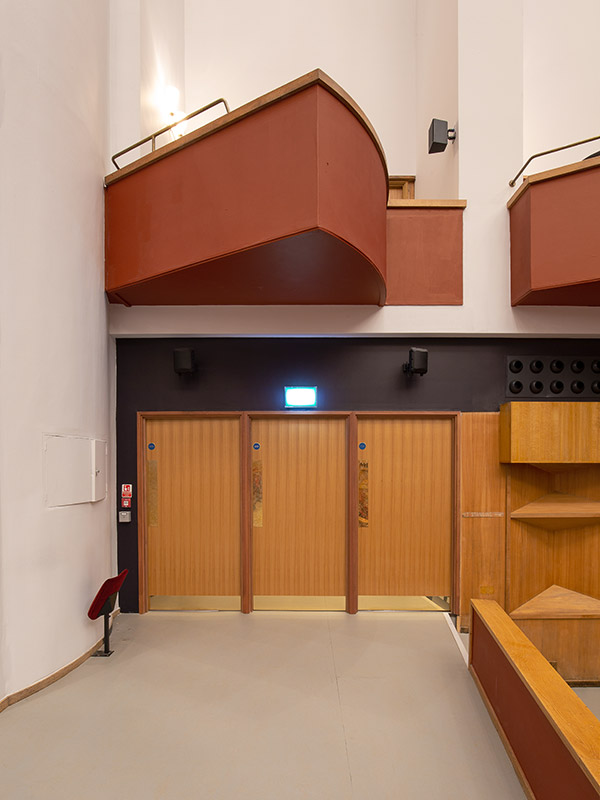 Shadbolt_Fairfield_Halls_Veneered_entrance_doors_to_auditorium_internal